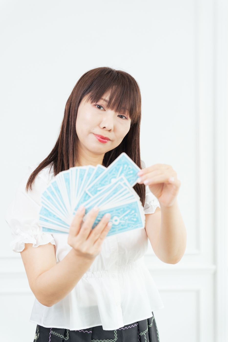カードを持つ撮影会のカット