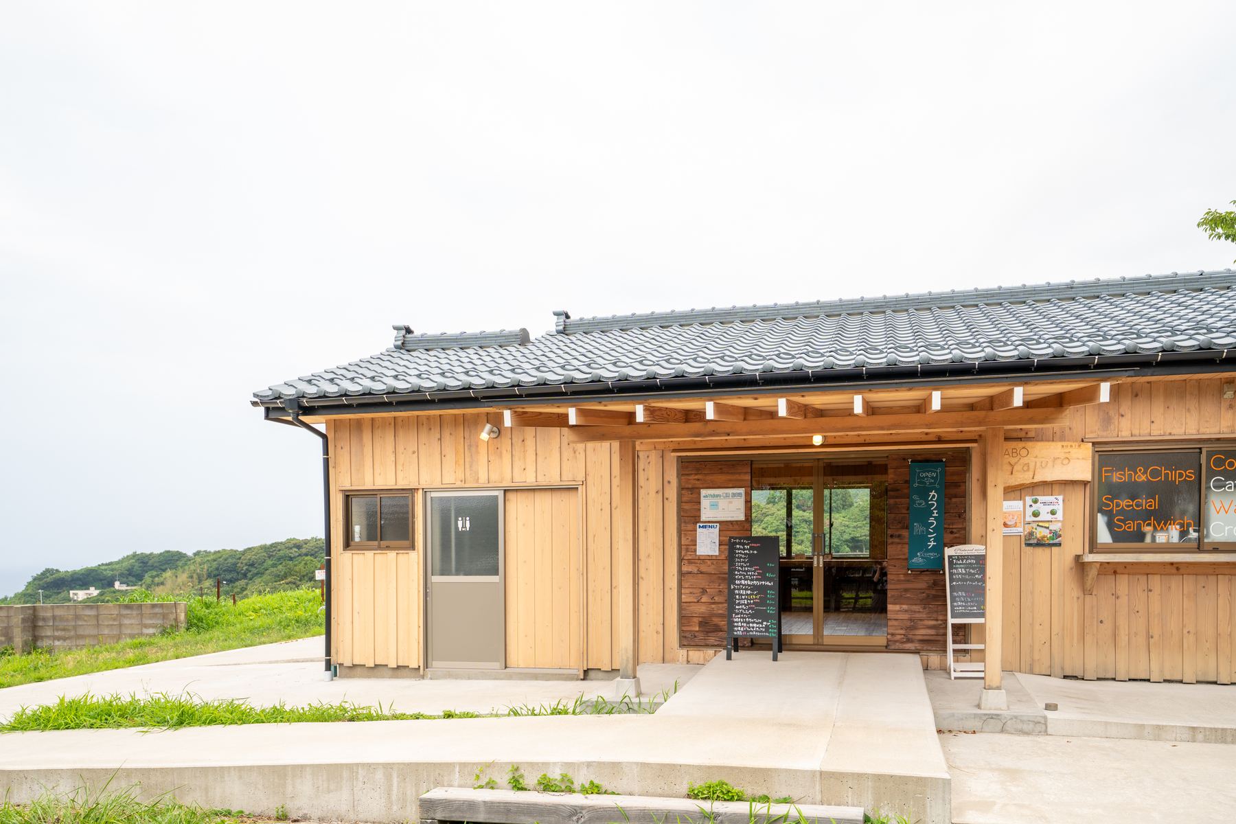 佐渡島の高台にあるカフェ